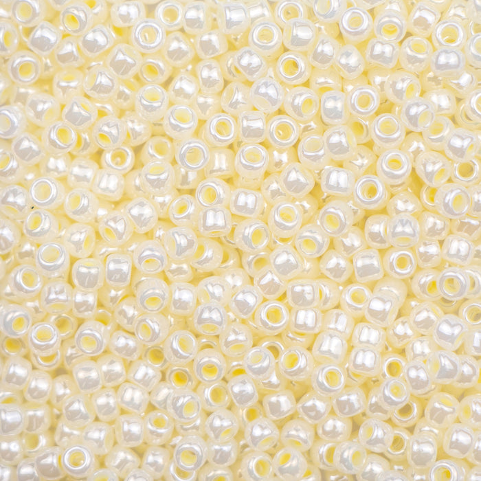 8/0 TOHO Seed Bead - Ceylon Banana Cream